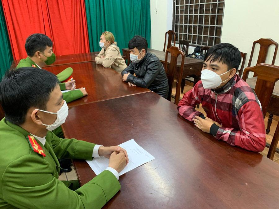 Ba nghi phạm tại cơ quan điều tra Công an TP.Huế. Ảnh: Minh Thắng