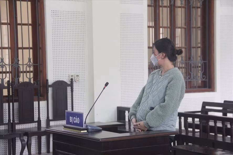  Hồ Khánh Ly (SN 1991) trú xã Nghi Xuân, huyện Nghi Lộc, tỉnh Nghệ An bi truy tố về tội “Lừa đảo chiếm đoạt tài sản”. Ảnh: HĐ