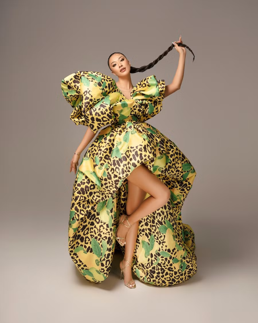 Trong thời gian tới, á hậu 9X muốn trau dồi, học hỏi thêm những điều mới mẻ như cách dẫn dắt chương trình, kỹ năng diễn xuất... “Song song đó, tôi muốn phát triển công việc kinh doanh cũng như tham gia các hoạt động thời trang