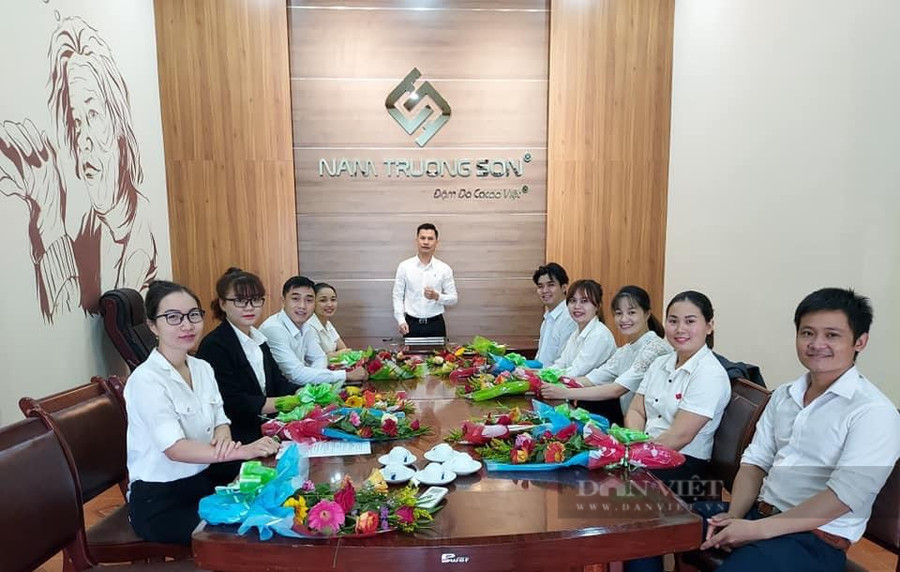 Anh Trương Ngọc Quang đã và đang chèo lái Công ty TNHH Cacao Nam Trường Sơn vững mạnh và khẳng định chỗ đứng trong lĩnh vực sản xuất và chế biến các sản phẩm từ cacao của Việt Nam. Ảnh: NVCC