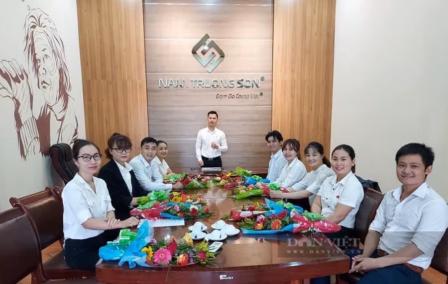 Anh Trương Ngọc Quang đã và đang chèo lái Công ty TNHH Cacao Nam Trường Sơn vững mạnh và khẳng định chỗ đứng trong lĩnh vực sản xuất và chế biến các sản phẩm từ cacao của Việt Nam. Ảnh: NVCC