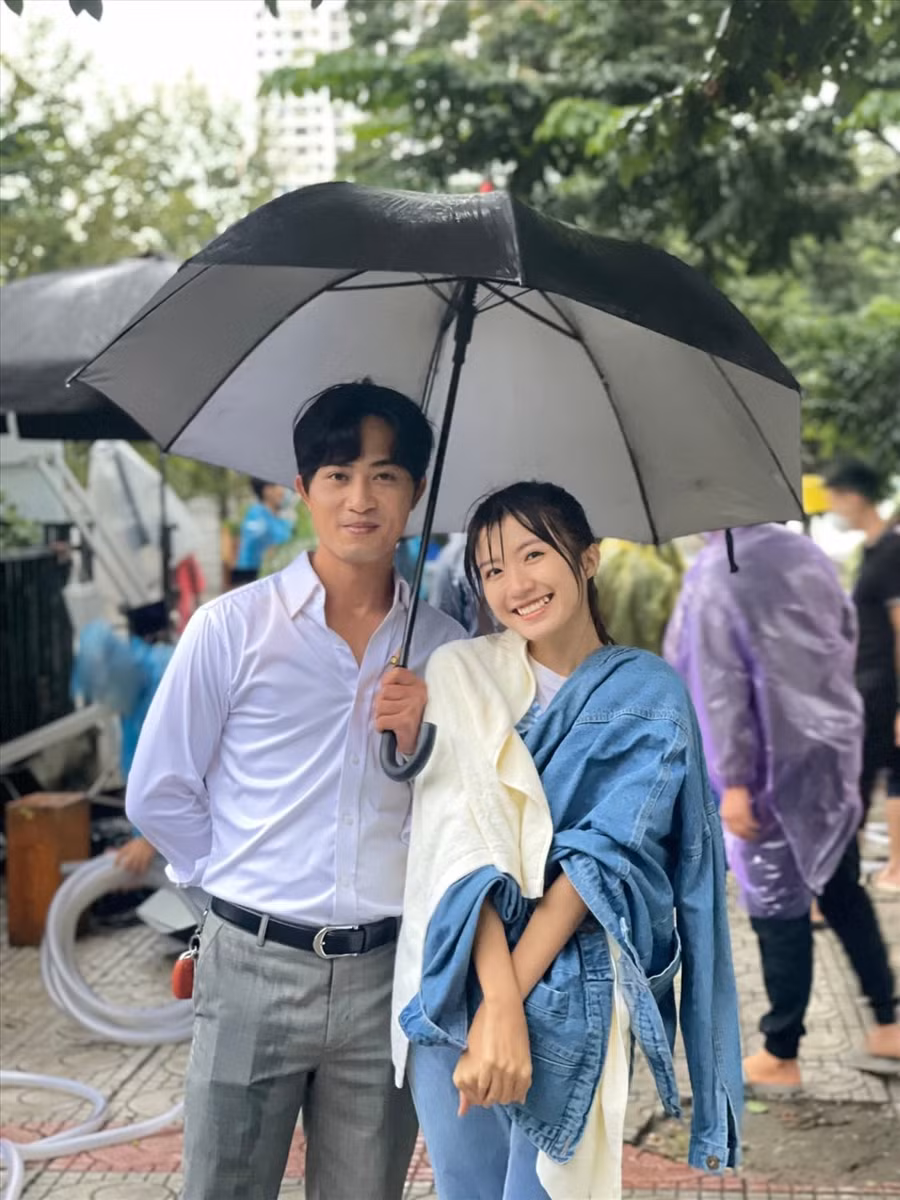 Nguyễn Ngọc Huyền hiện đang được chú ý với vai Vân Vân trong phim 