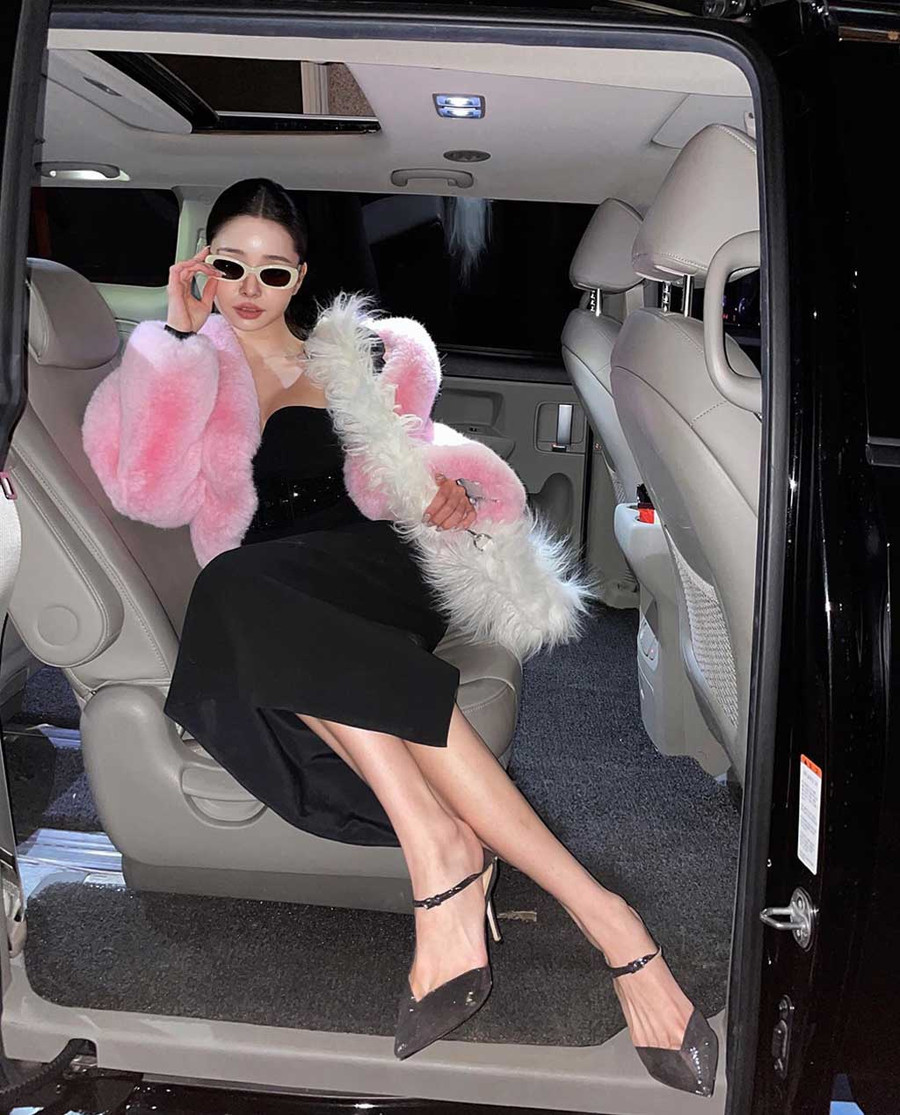 YouTuber Song Ji A đang dính phải bê bối dùng hàng nhái. Ảnh: INSTAGRAM NV