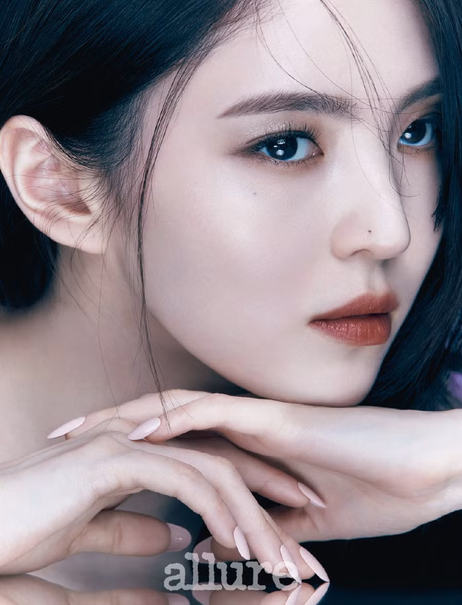 Cận cảnh nét quyến rũ của nữ diễn viên Han So Hee. Ảnh: Allure Korea