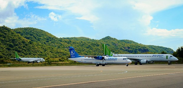 Sân bay Côn Đảo đường băng ngắn nên chỉ có thể tiếp nhận được tàu bay cỡ nhỏ. Ảnh: CTV/Vietnam+ Sân bay Côn Đảo đường băng ngắn nên chỉ có thể tiếp nhận được tàu bay cỡ nhỏ. Ảnh: CTV/Vietnam+