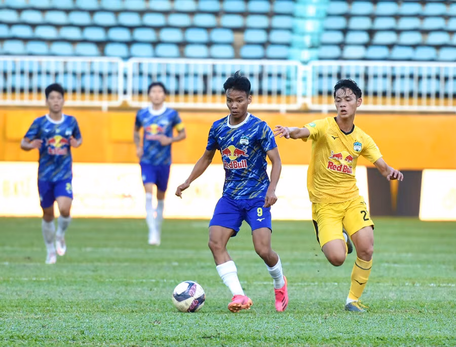 Các cầu thủ trẻ khóa 3 học viện HAGL đã được tạo nhiều cơ hội thi đấu. Ảnh: Văn Ngọc