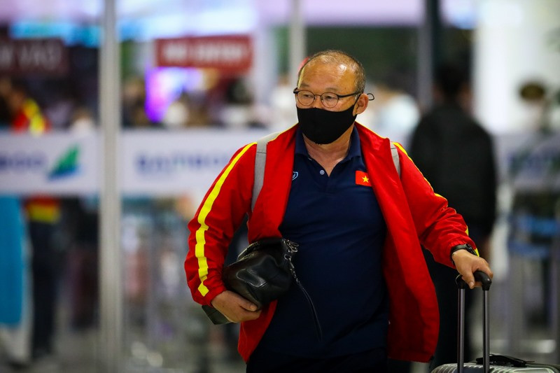 Huấn luyện viên Park Hang-seo cùng các học trò đã về Việt Nam chuẩn bị cho trận đấu với tuyển Trung Quốc. Ảnh: VFF