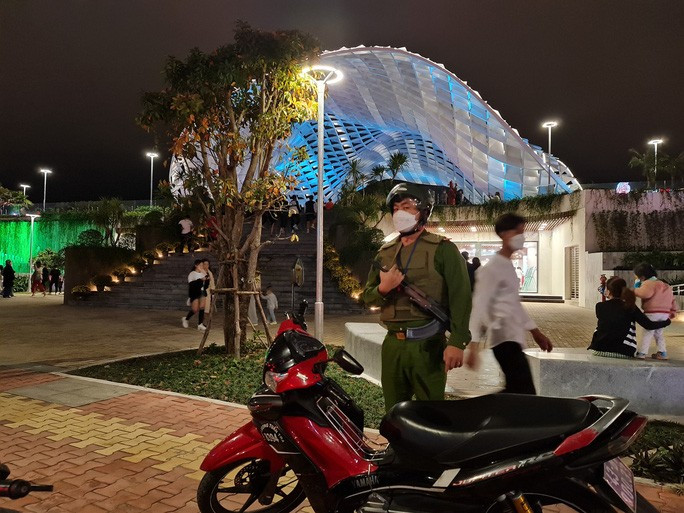 Lực lượng chức năng đảm bảo an ninh trật tự tại Vườn tượng APEC mở rộng 2