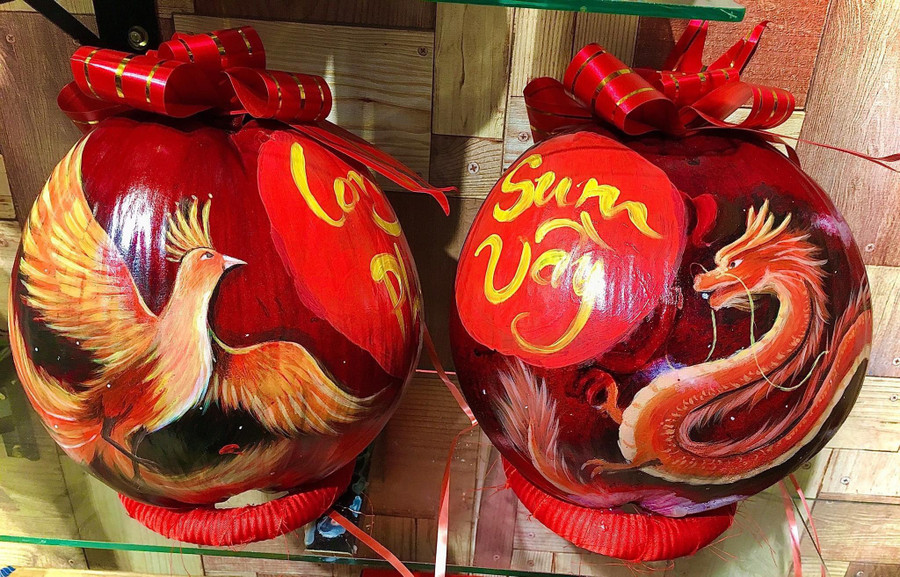 Cặp dừa “Long Phụng sum vầy” được nhiều khách hàng ưa chuộng. Ảnh: Thanh Duy