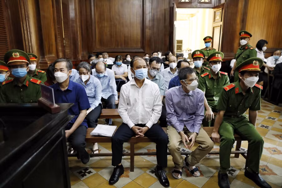 Các bị cáo trong vụ sai phạm tại SAGRI tại tòa sơ thẩm. Ảnh: Ngọc Dương