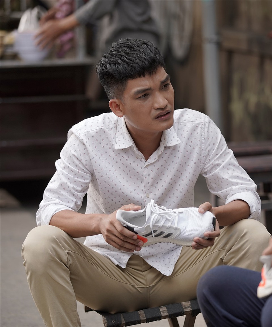 Được biết, Mạc Văn Khoa sẽ đóng cặp Diễm My 9x trong phim. Cặp đôi hứa hẹn sẽ là cặp đôi gây sốt màn ảnh với sự trái ngược từ ngoại hình đến tính cách, nhưng lại cực hài hước và rất duyên. Được biết, Mạc Văn Khoa sẽ đóng cặp Diễm My 9x trong phim. Cặp đôi hứa hẹn sẽ là cặp đôi gây sốt màn ảnh với sự trái ngược từ ngoại hình đến tính cách, nhưng lại cực hài hước và rất duyên.