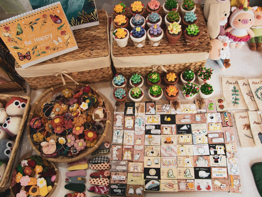 Những dòng sản phẩm handmade và đồ trang sức xinh xắn tại gian hàng của Thảo Những dòng sản phẩm handmade và đồ trang sức xinh xắn tại gian hàng của Thảo
