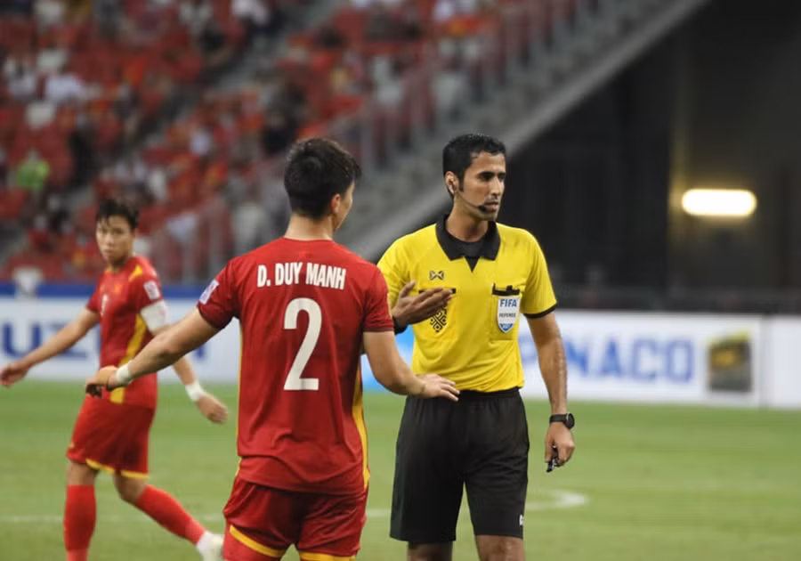 Trọng tài Adba điều hành không tốt trận Việt Nam gặp Thái Lan tại bán kết lượt đi AFF Cup 2020. Ảnh: AFP