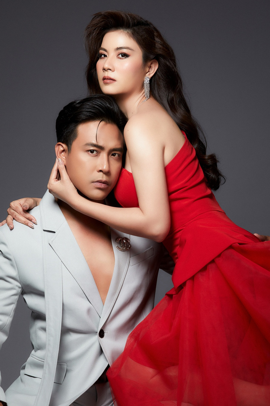 Bộ ảnh lần này còn được xem là cột mốc đánh dấu hành trình dài gắn bó giữa Kha Ly và Thanh Duy. Kết hôn từ năm 2016, đến nay, cặp đôi vẫn mặn nồng, đồng hành cùng nhau trong cuộc sống và là bạn diễn ăn ý trong nhiều dự án phim. Ảnh: NVCC Bộ ảnh lần này còn được xem là cột mốc đánh dấu hành trình dài gắn bó giữa Kha Ly và Thanh Duy. Kết hôn từ năm 2016, đến nay, cặp đôi vẫn mặn nồng, đồng hành cùng nhau trong cuộc sống và là bạn diễn ăn ý trong nhiều dự án phim. Ảnh: NVCC