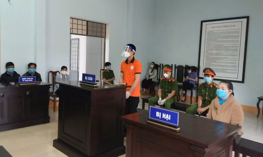  Tòa án nhân dân huyện Kbang xử 4 năm tù đối với bị cáo Lý Kim Thành vì tội tham ô tài sản. Ảnh: Minh Ngân