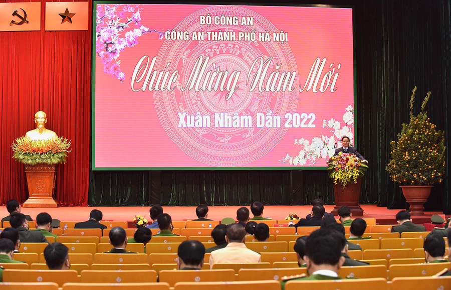 Quang cảnh buổi làm việc. Quang cảnh buổi làm việc.