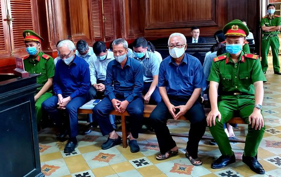 Bị cáo Trần Phương Bình và các bị cáo khác trong phiên tòa sơ thẩm. Ảnh: Hà Chung Bị cáo Trần Phương Bình và các bị cáo khác trong phiên tòa sơ thẩm. Ảnh: Hà Chung