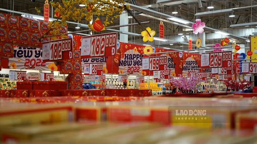 Hàng hóa, thực phẩm thiết yếu đều được đảm bảo cung ứng kịp thời cho người dân an tâm mua sắm cho dịp Tết Nhâm Dần 2022. Ảnh: Bạch Cúc.