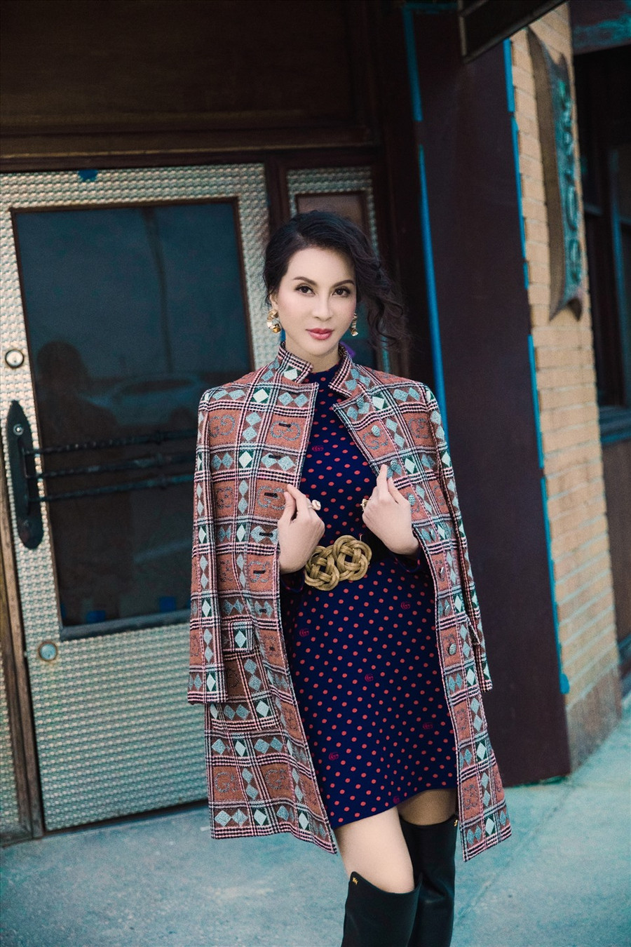 Ngoài ra, cô chú ý duy trì chế độ ăn hợp lý, chú trọng ăn rau, hoa quả và thực phẩm ít calo như: ăn ức gà luộc, không ăn thịt chiên, xào. Đôi khi, cô nhịn ăn gián đoạn để thanh lọc cơ thể.