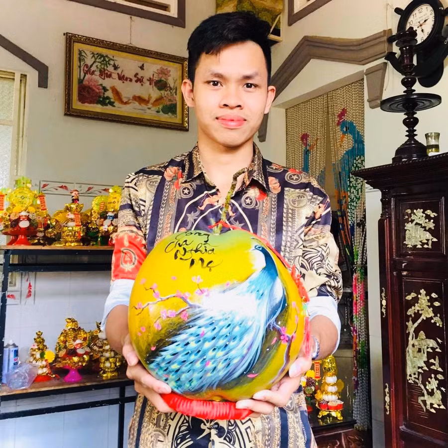 Dừa 3D giúp anh Hải cùng các bạn sinh viên thu nhập tiền triệu mỗi ngày. Ảnh: Thanh Duy