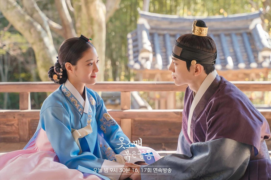 Cặp đôi có mối tình vượt khoảng cách địa vị. Ảnh: MBC