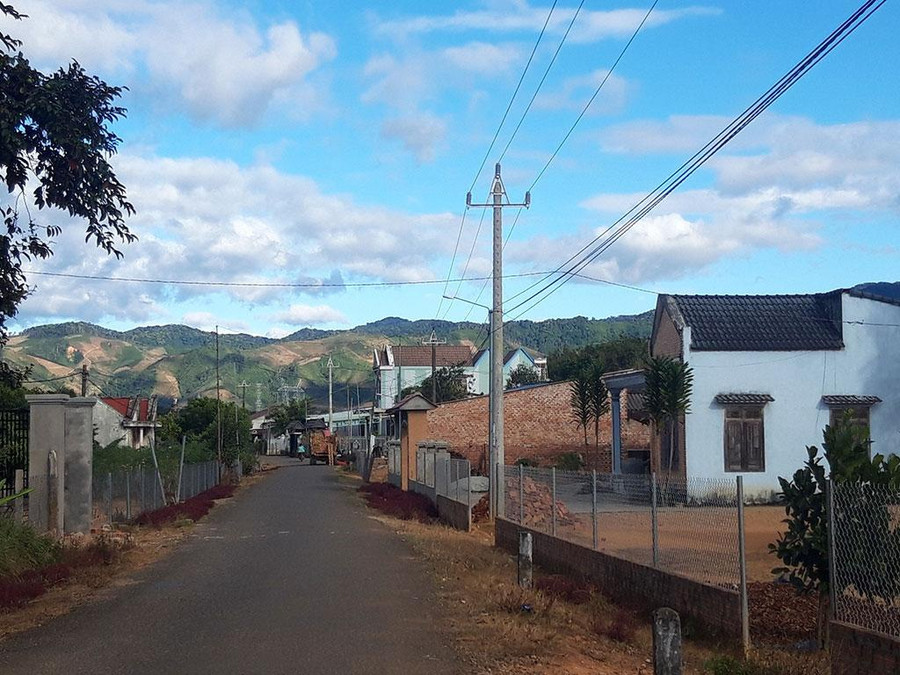 Làng Đăk Si đã đổi thay kể từ ngày người dân được nhập tịch