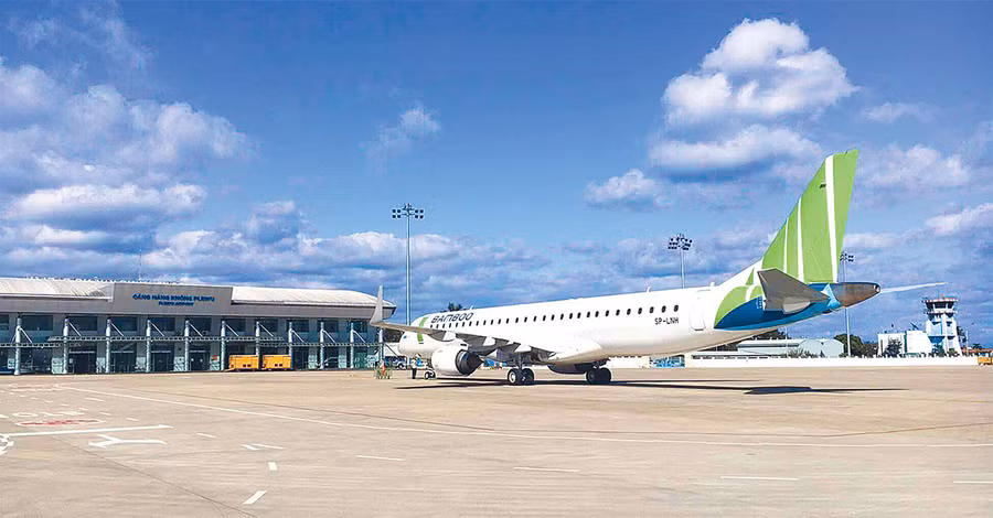 Sau khi được đầu tư nâng cấp đường cất hạ cánh, Cảng Hàng không Pleiku đã đón các máy bay thân rộng như A320, A321... Ảnh: Lê Hòa