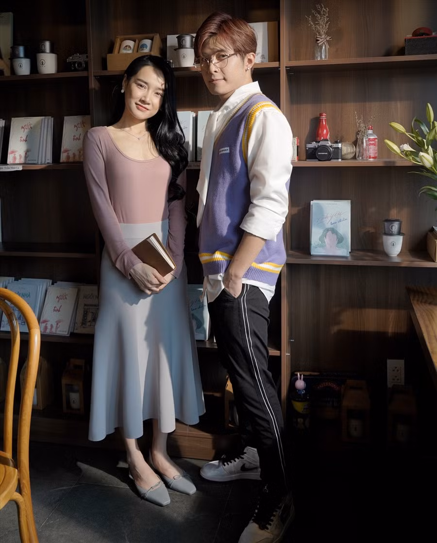 Với Nhã Phương, sau khi kết hôn với Trường Giang, cô lui về chăm sóc gia đình nhỏ. Người đẹp Đắk Lắk có cuộc sống hạnh phúc viên mãn hơn với sự yêu thương, chiều chuộng hết mực của chồng. Sau thời gian tập trung hỗ trợ chồng kinh doanh và vun vén cho mái ấm, hiện cô đã bắt đầu trở lại với các dự án phim. 