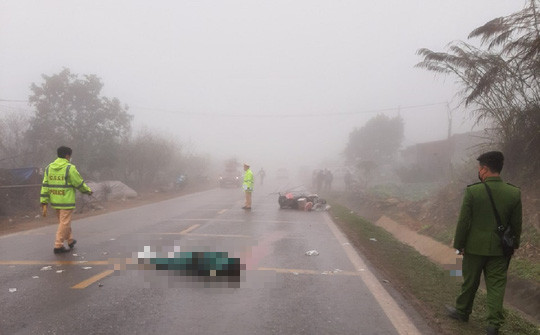 Hiện trường vụ tai nạn thương tâm khiến 2 vợ chồng tử vong Hiện trường vụ tai nạn thương tâm khiến 2 vợ chồng tử vong