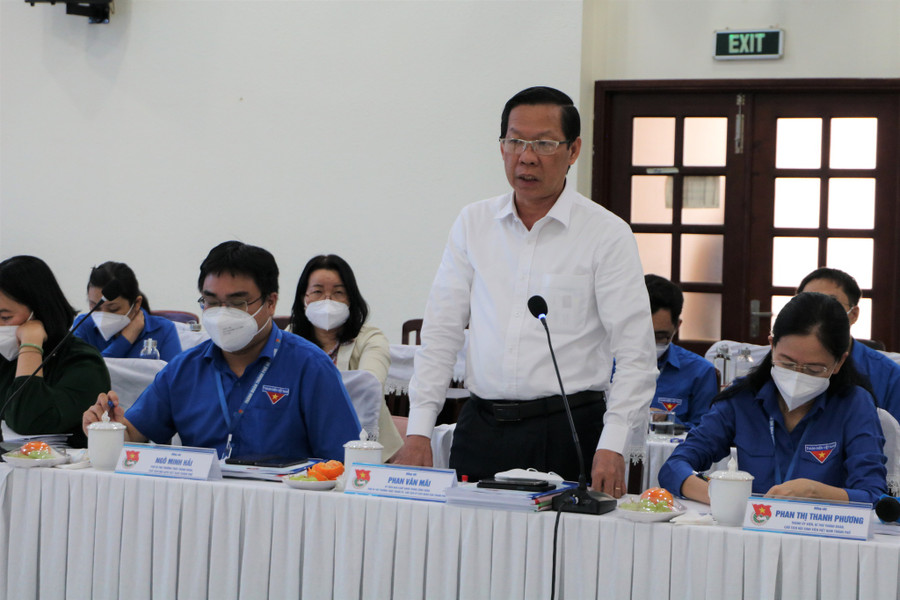 Tham dự chương trình còn có Ủy viên T.Ư Đảng, Phó bí thư Thường trực Thành ủy, Chủ tịch UBND TP.HCM Phan Văn Mãi. Ảnh: Lê Thanh