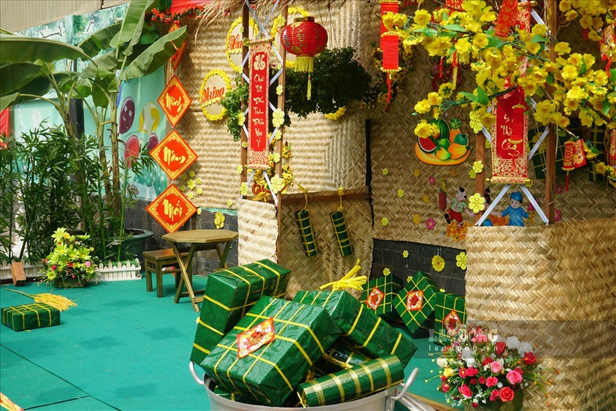 Trang trí Tết bằng tiểu cảnh xưa đang là xu hướng của nhiều gia đình. Ảnh: LĐO Trang trí Tết bằng tiểu cảnh xưa đang là xu hướng của nhiều gia đình. Ảnh: LĐO