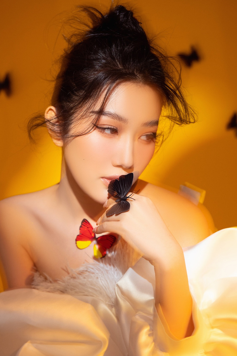 2021 là năm bứt phá của Thúy Ngân trong diễn xuất với vai diễn bác sĩ Châu trong Cây táo nở hoa. Việc được vinh danh tại Mai Vàng 2021 với giải thưởng Nữ diễn viên điện ảnh - truyền hình được yêu thích nhấtlà minh chứng cho những nỗ lực của cô trong nghề. Ảnh: NVCC