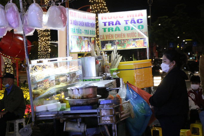  Các tiểu thương chờ khách