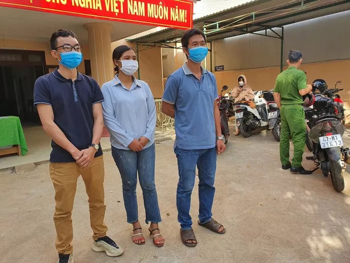 Các giáo viên sau phiên tòa sơ thẩm