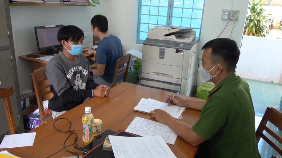 A Truyêt tại cơ quan điều tra. Ảnh: Hồng Anh