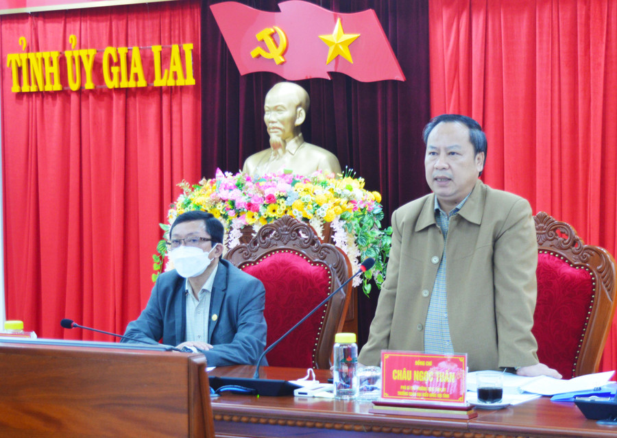 Đồng chí Châu Ngọc Tuấn-Phó Bí thư Thường trực Tỉnh ủy, Trưởng đoàn đại biểu Quốc hội tỉnh phát biểu chỉ đạo hội nghị. Ảnh: Anh Huy