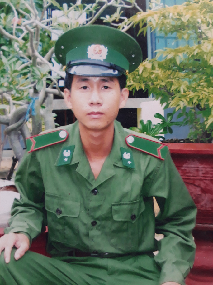 Chú Nhi của tác giả lúc sinh thời, hình chụp khi đi bộ đội