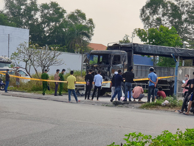Hiện trường vụ cháy và thi thể của nạn nhân được phát hiện đã cháy đen. Hiện trường vụ cháy và thi thể của nạn nhân được phát hiện đã cháy đen