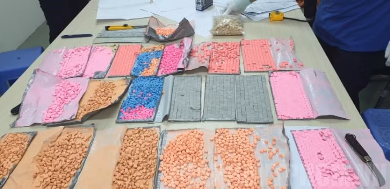 Lượng ma tuý tổng hợp bị thu giữ trong một vụ án. Ảnh minh hoạ