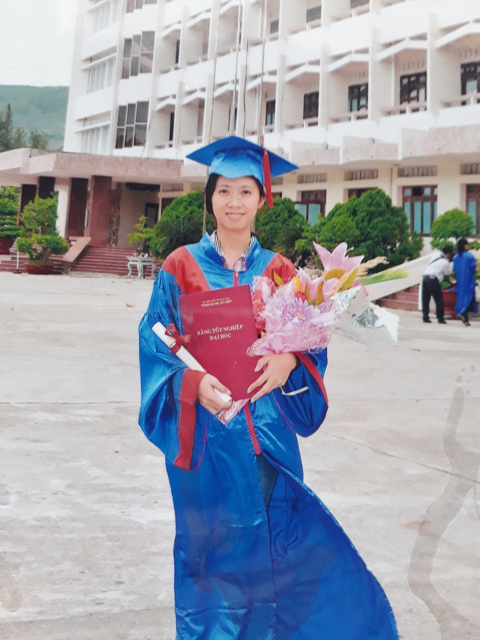 Tác giả trong ngày nhận bằng tốt nghiệp đại học