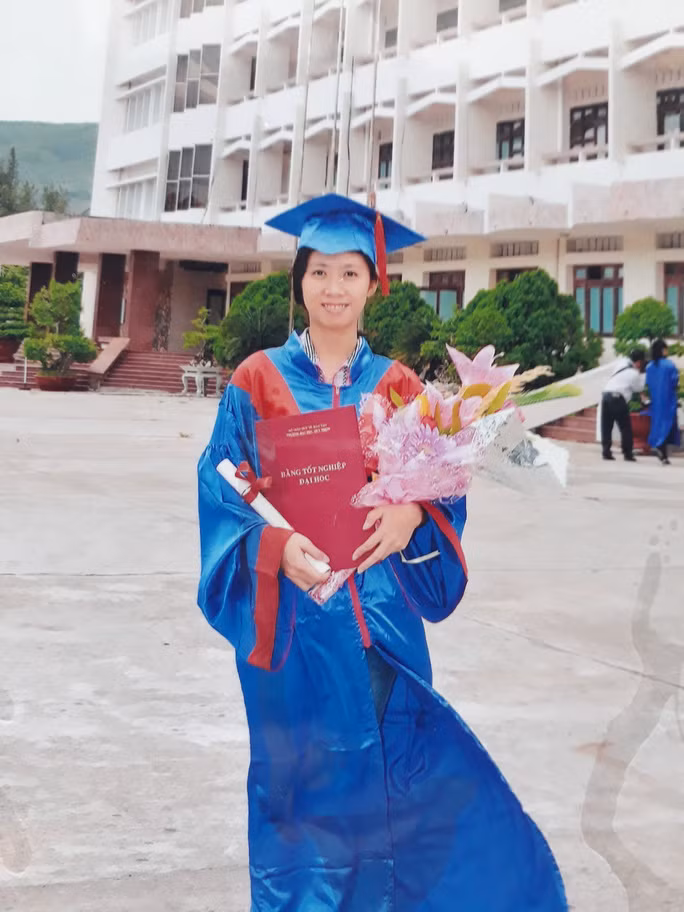 Tác giả trong ngày nhận bằng tốt nghiệp đại học