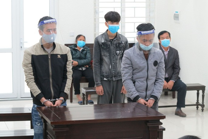 Các bị cáo tại phiên tòa sơ thẩm Các bị cáo tại phiên tòa sơ thẩm