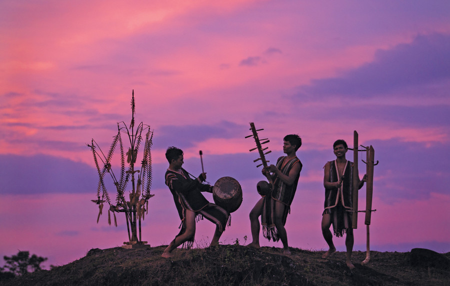 Âm vang hoàng hôn. Ảnh: Hoàng Quốc Vĩnh Âm vang hoàng hôn. Ảnh: Hoàng Quốc Vĩnh