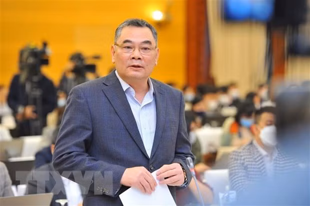 Trung tướng, Chánh văn phòng Bộ Công an Tô Ân Xô trả lời báo chí tại buổi họp báo. (Ảnh: Minh Đức/TTXVN)