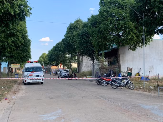 Lực lượng chức năng nhanh chóng đến hiện trường Lực lượng chức năng nhanh chóng đến hiện trường