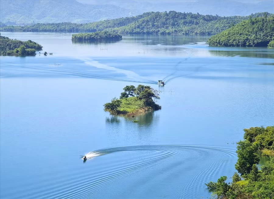 Hồ Tà Đùng là điểm thăm quan du lịch nổi tiếng ở Đắk Nông. Ảnh: Phan Tuấn