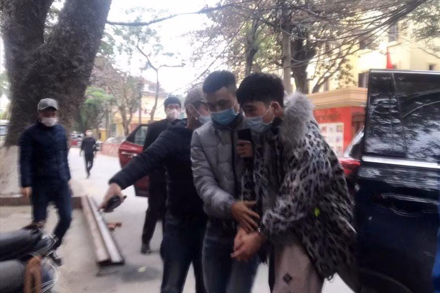  Đối tượng Nguyễn Văn Nam được di lý về Hải Phòng vào khoảng 15h chiều 9.1. Ảnh: HN