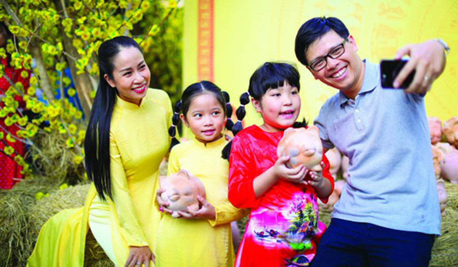 Niềm vui gia đình ngày tết. Ảnh: Dũng Phương Niềm vui gia đình ngày tết. Ảnh: DŨNG PHƯƠNG