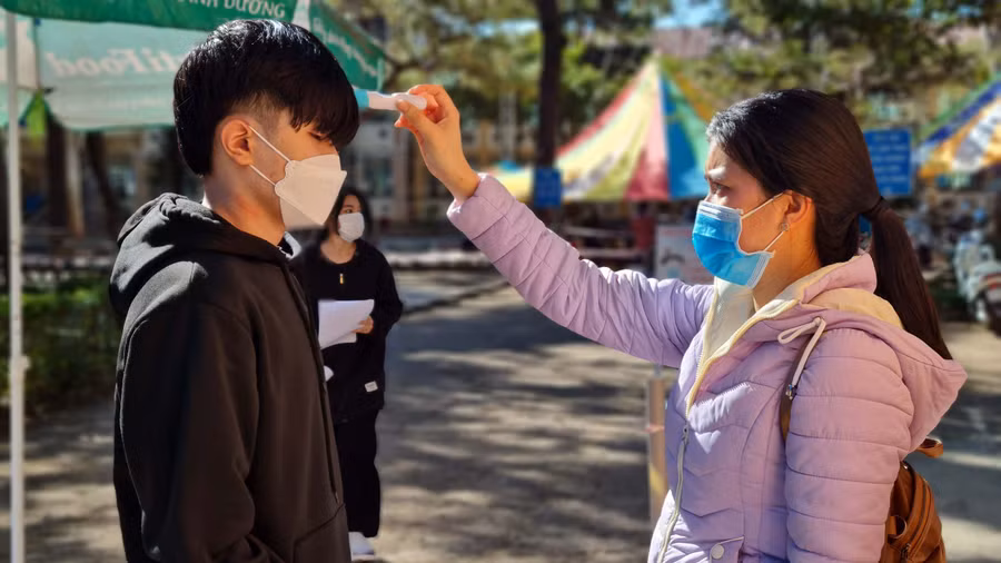 Người dân cần tuân thủ 5K, chấp hành nghiêm các quy định phòng-chống dịch. Ảnh: Như Nguyện 