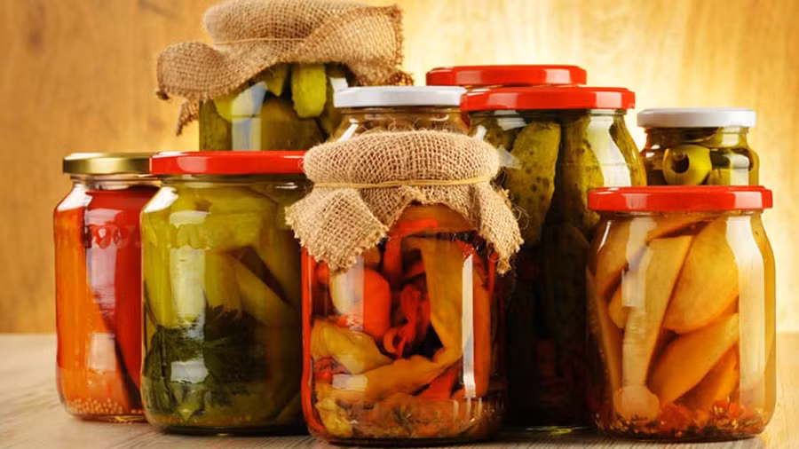 Rau lên men ngày càng được chú ý đến với lợi ích sức khỏe nổi bật của nó. Ảnh: Shutterstock